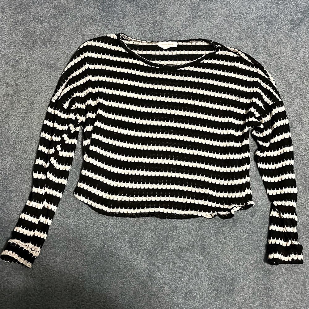 Cropped light sweater for fall